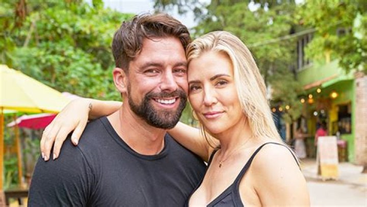 ‘Bachelor In Paradise’ Couple Michael Allio & Danielle Maltby Split – Hollywood Life