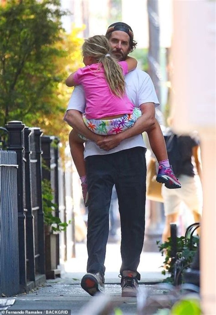 Bradley Cooper’s Daughter Lea Looks So Grown Up With Long Blonde Hair – Hollywood Life