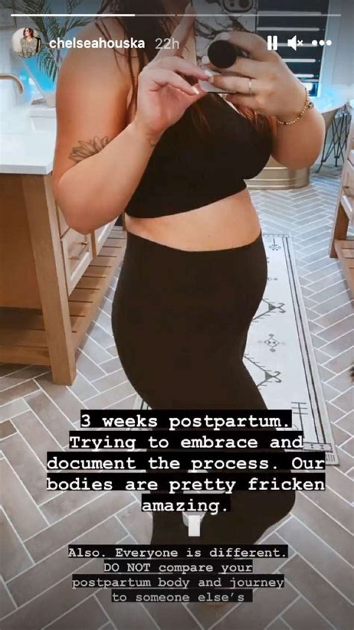 Chelsea Houska Reveals Postpartum Body In Crop Top & Leggings 3 Weeks After Giving Birth
