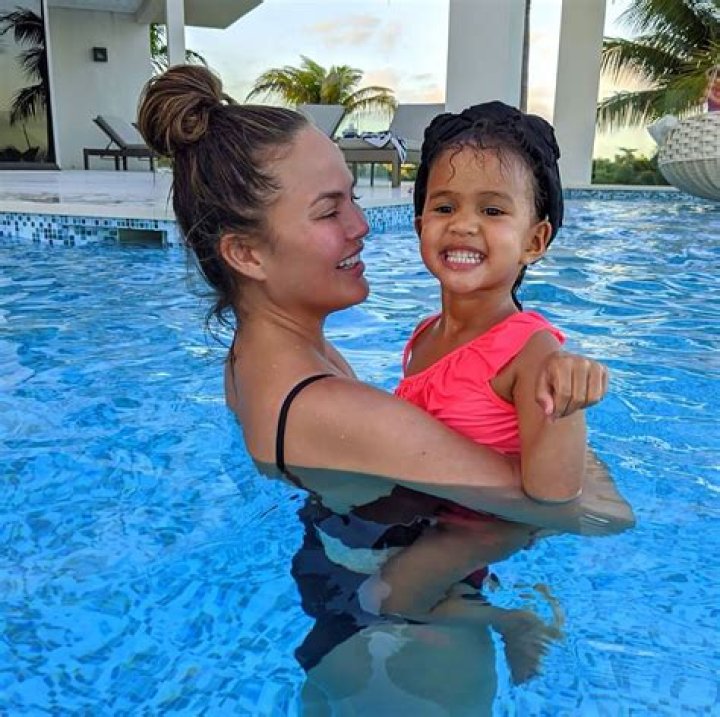 Chrissy Teigen’s Daughter Luna, 6, Touches Mom’s Baby Bump In Adorable Vacation Photo