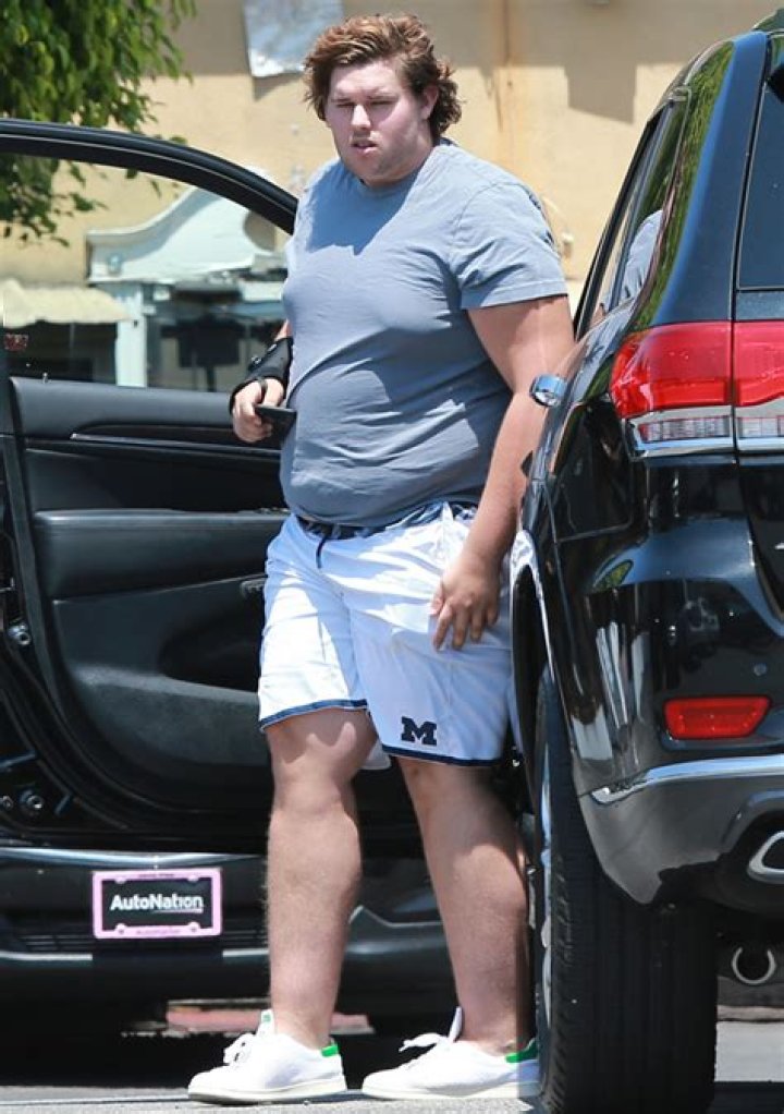 Christopher Schwarzenegger Shows Off Continued Weight Loss & Mullet – Hollywood Life