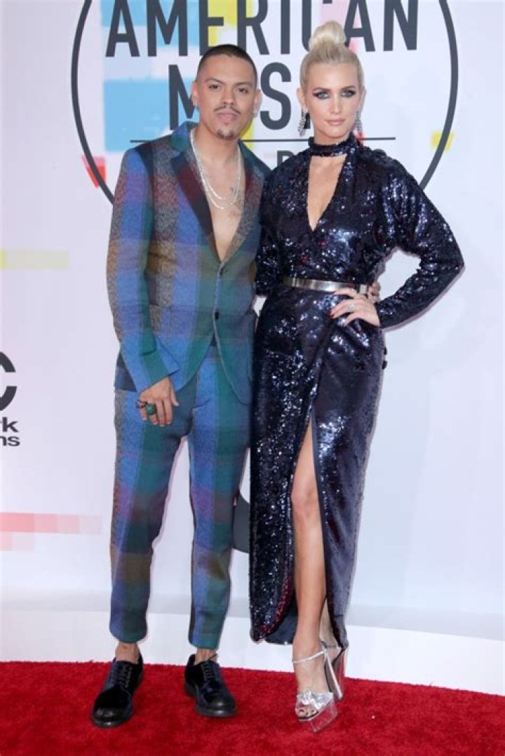 Couples At AMAs 2018 — Halsey, G-Eazy & More