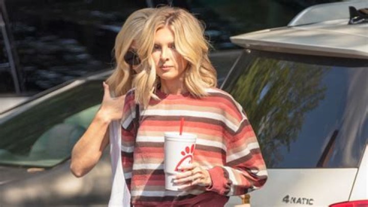 Dad’s ‘Threats’ Left Her ‘Disgusted’ – Hollywood Life