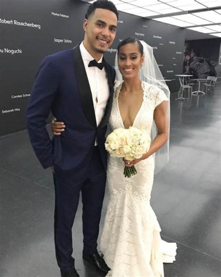 Daniel Smith & Skylar Diggins’ Wedding — See Pics Of Her Dress – Hollywood Life