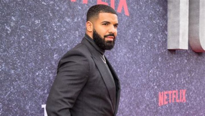 Drake Seemingly Calls Son’s Mother ‘A Fluke’ In Song & Twitter Reacts – Hollywood Life