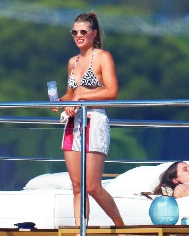 Elizabeth Hurley’s White Bikini & Sheer Cover Up: Photos – Hollywood Life