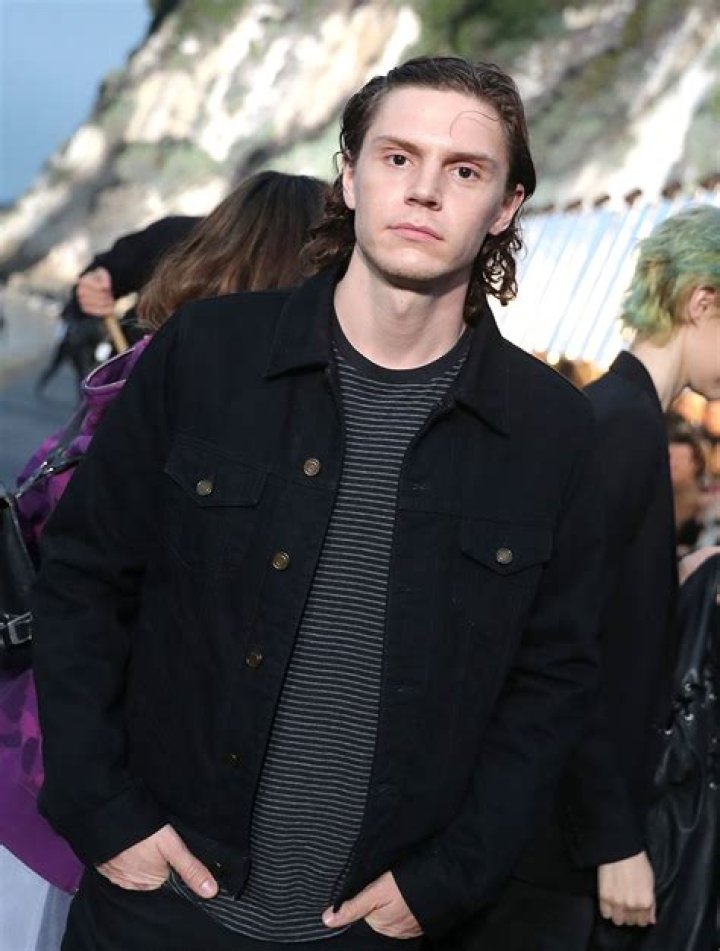 Evan Peters Pics – Hollywood Life