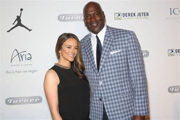 Ex-Basketball Star & Wife Welcome Twin Daughters – Hollywood Life