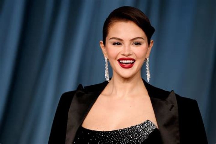 Fans Think Song Is About Selena Gomez – Hollywood Life