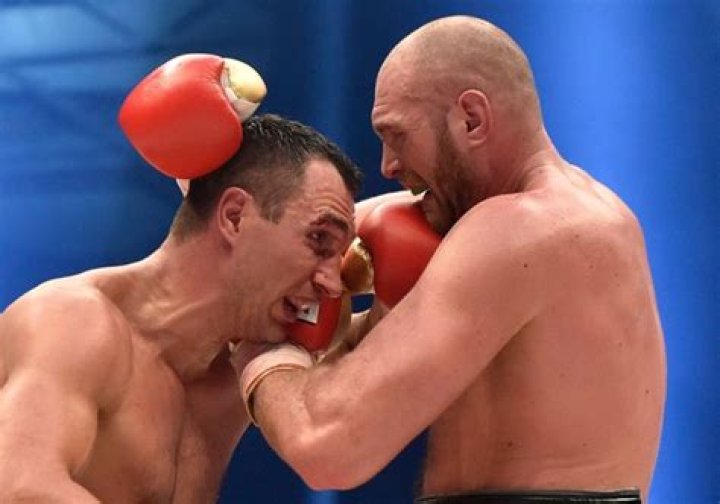 Fight Pics Of These Two Heavyweights – Hollywood Life