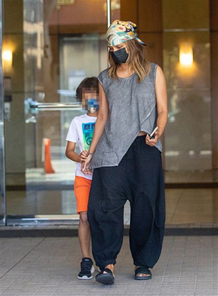 Halle Berry & Son Maceo Hold Hands While Out In Beverly Hills – Hollywood Life
