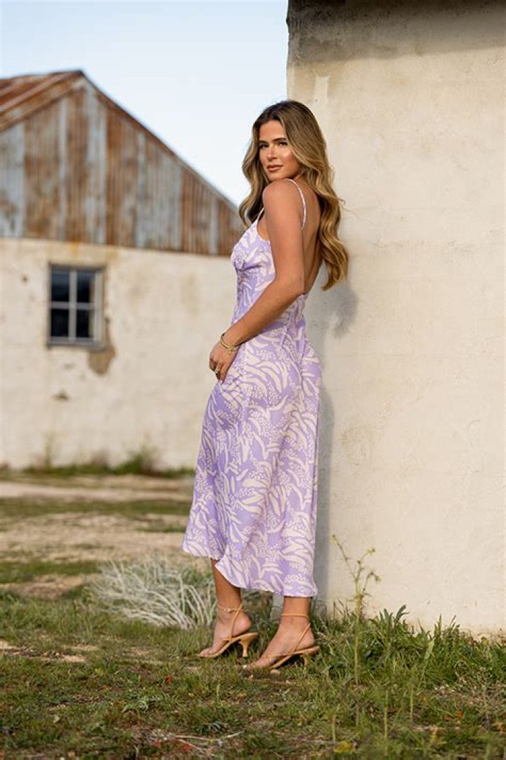 JoJo Fletcher Slays In Tiny Plunging Crop Top & Matching Pants For New Fashion Campaign