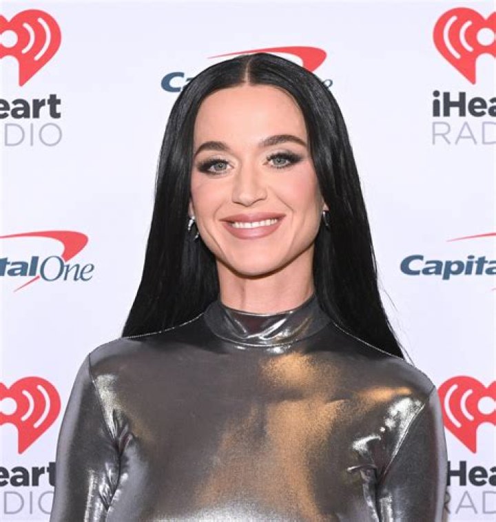 Katy Perry Reveals She & Orlando Bloom Are Expecting ‘A Girl’ — See Cute Announcement