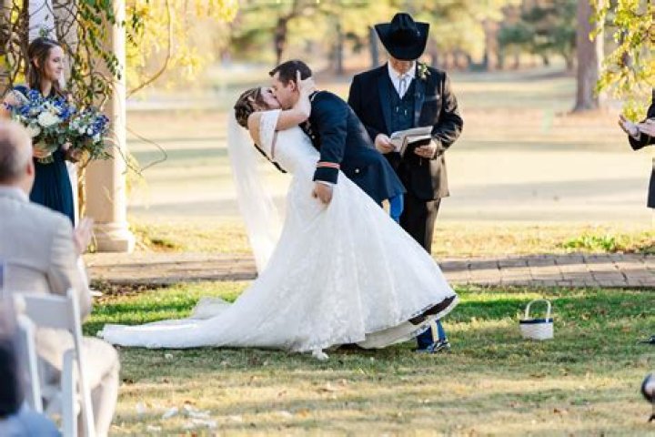 Kyle & Mattie Kiss, Cara Maria Steps In — Preview – Hollywood Life