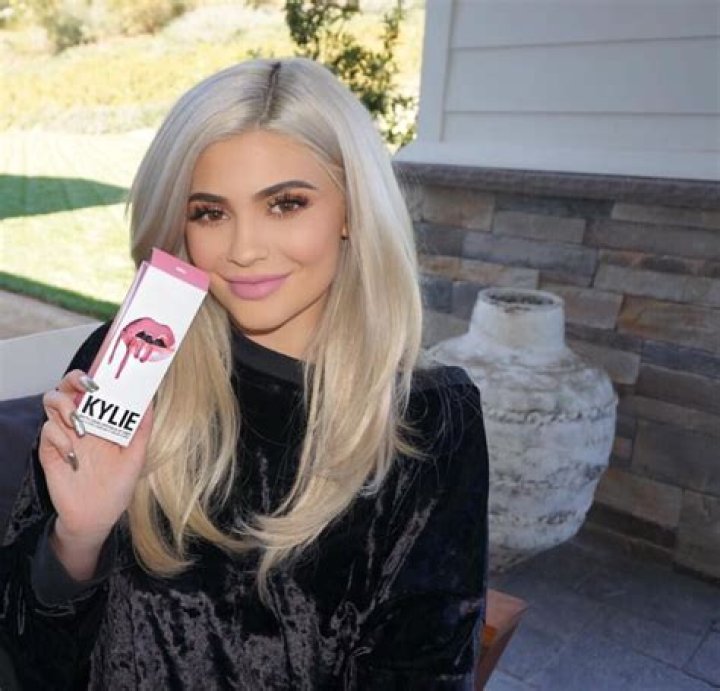 Kylie Jenner Rocks Her Platinum Blonde Hair In New Instagram Selfie – Hollywood Life