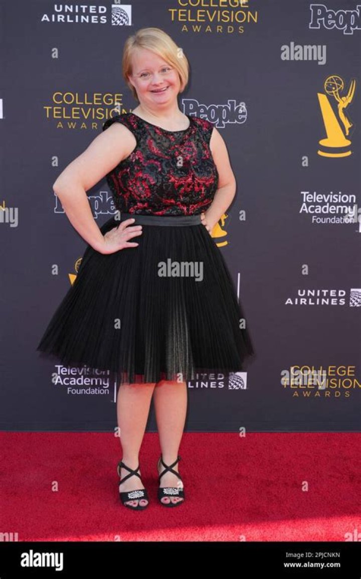 Lauren Potter Celebrity Profile – Hollywood Life