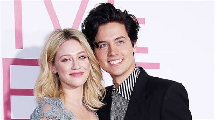 Lili Reinhart Defends Cole Sprouse From ‘Vile’ Haters On Twitter – Hollywood Life