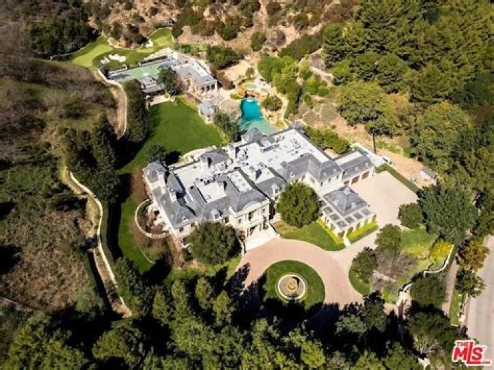 Mark Wahlberg Selling $87 Million Beverly Hills Estate: Photos – Hollywood Life