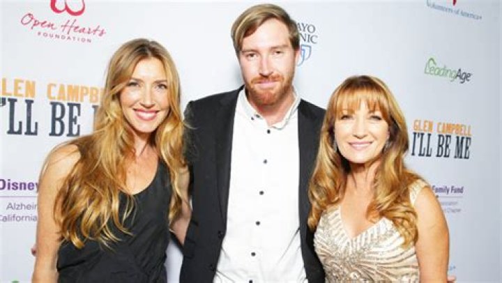 Meet The Actresses’ Four Grown Kids – Hollywood Life