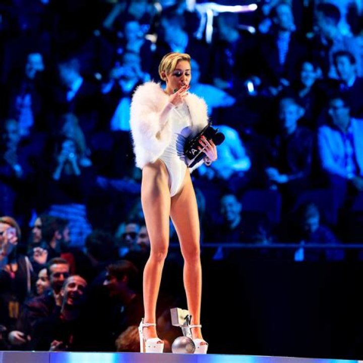Miley Cyrus: Racy Reason She Chose To Perform With A Cat At The AMAs