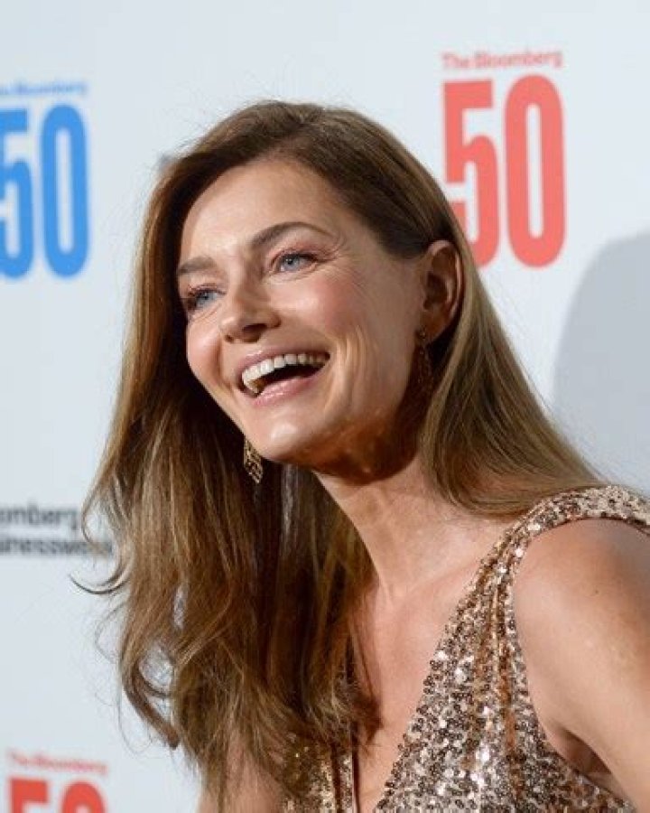 Paulina Porizkova Cries In New Photo After Being ‘Betrayed’ – Hollywood Life