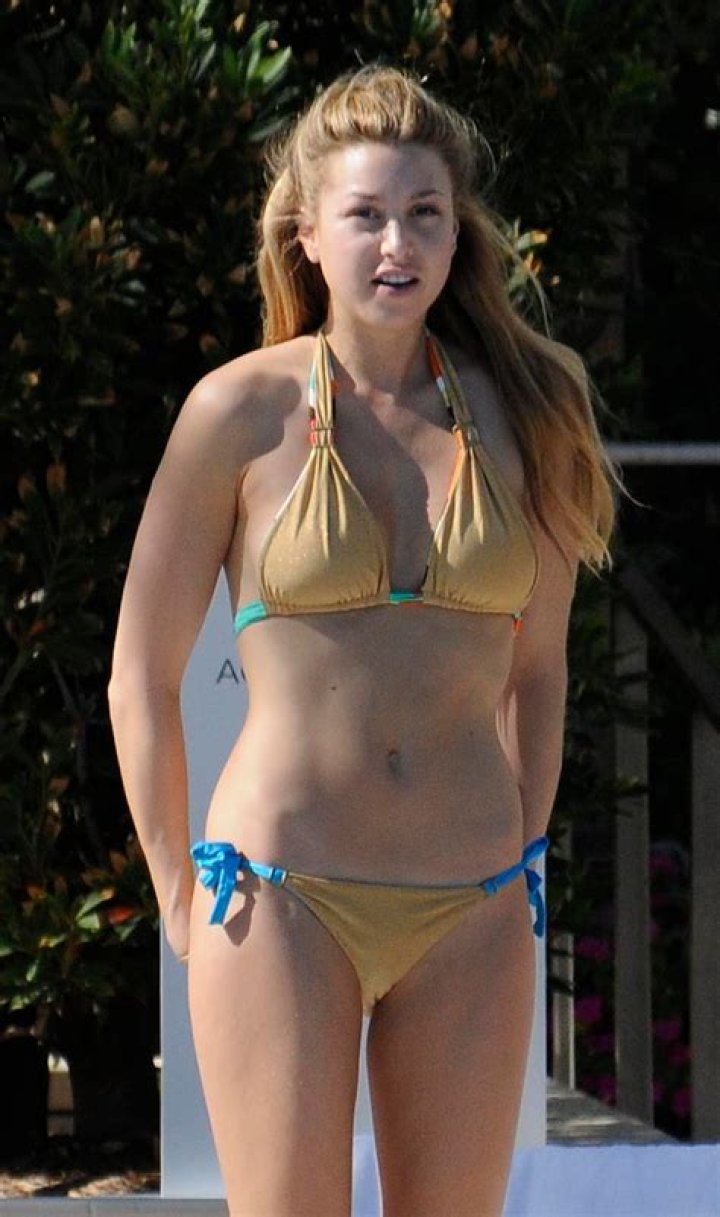 Photos Of Stars In Bikinis & More – Hollywood Life