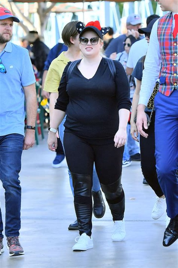 Rebel Wilson Lifts Shirt To Reveal Nasty Bruised Ribs After Freak Accident — Watch