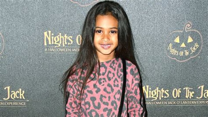 Royalty Brown, 5, Gets A Sweet Hug From Her Little Sister, 8 Mos., In Quarantine — Pic