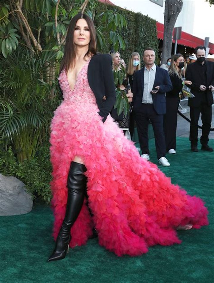 Sandra Bullock’s Plunging Pink Gown At ‘The Lost City’ Premiere Photos – Hollywood Life