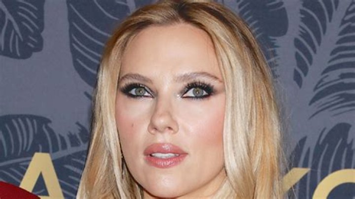 Scarlett Johansson Loves This Scalp-Scrubbing Shampoo for an Extra Cleanse