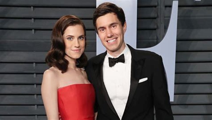 Separates From Ricky Van Veen – Hollywood Life