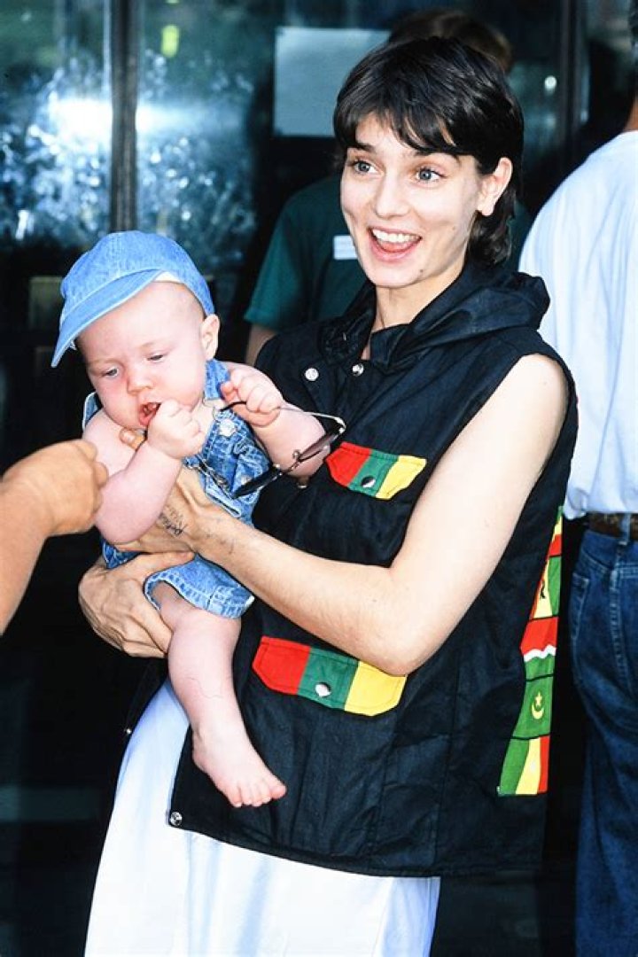 Sinead O’Connor’s Family Reacts To Her Death With Statement – Hollywood Life