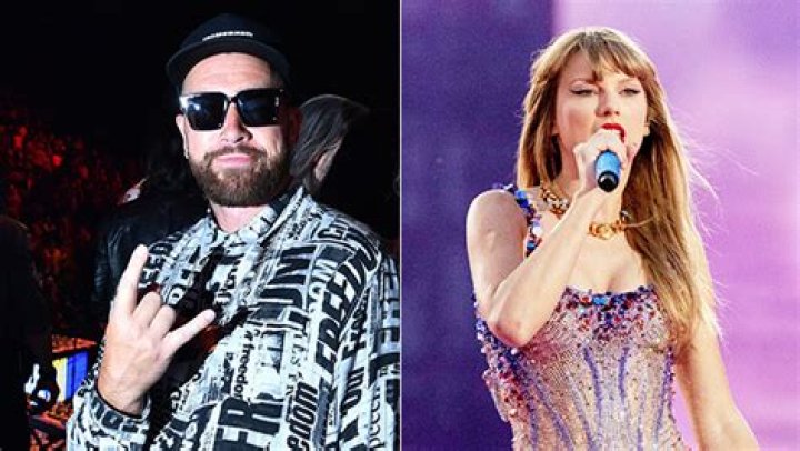 Travis Kelce Reacts to Taylor Swift Fan’s ‘Karma’ Sign at His Game – Hollywood Life
