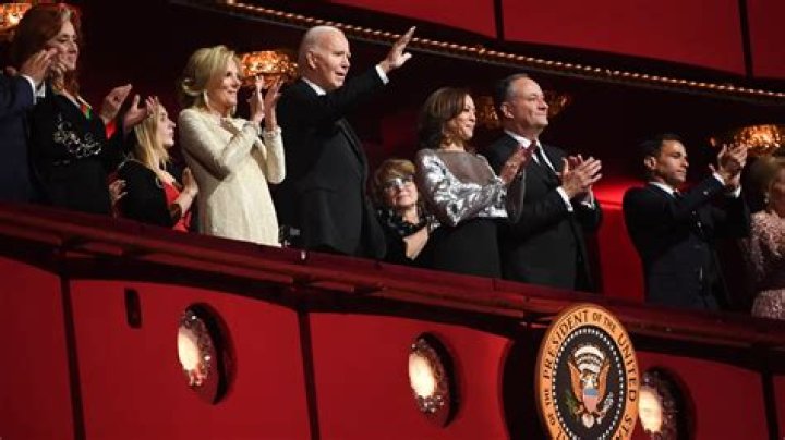 [VIDEO] Led Zeppelin Honored At Kennedy Center — Heart’s Performance – Hollywood Life