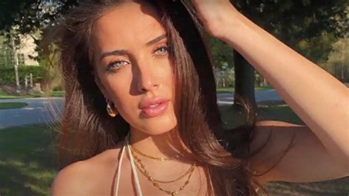 Who Is Sumner Stroh? 5 Things On Model With Alleged Adam Levine Affair – Hollywood Life