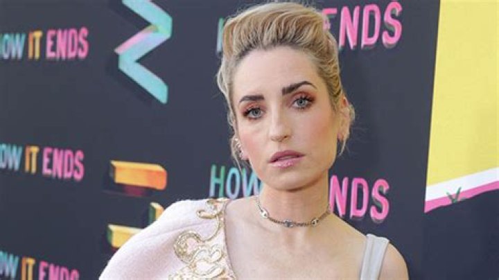 Who Is Zoe Lister-Jones? 5 Things About Actress Accusing Chris Noth – Hollywood Life