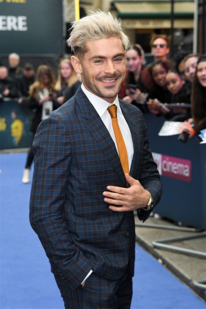 Zac Efron’s GF Vanessa Valladares Visits Him On Set Of Netflix Show – Hollywood Life